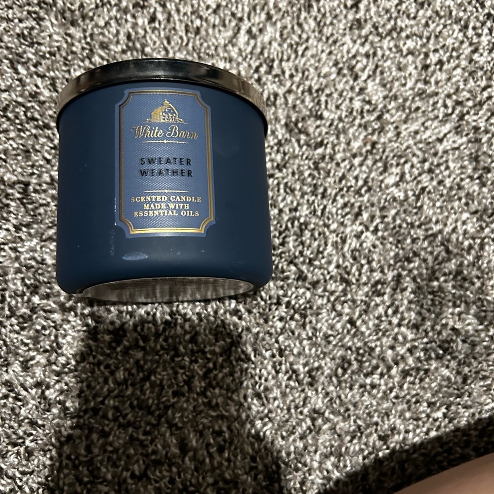 White Barn Blue Scented Candle